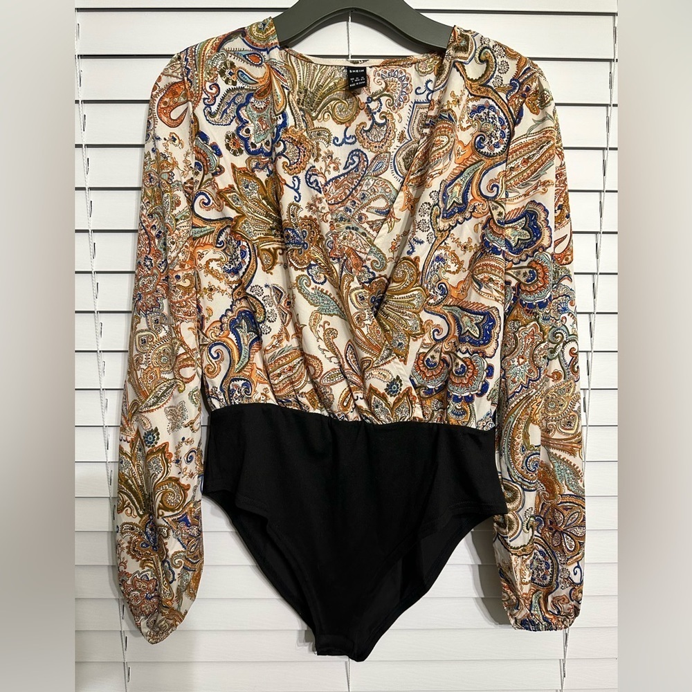 🛍️ Shein. bodysuit  blouse with button closure bottom.Excellent condition.